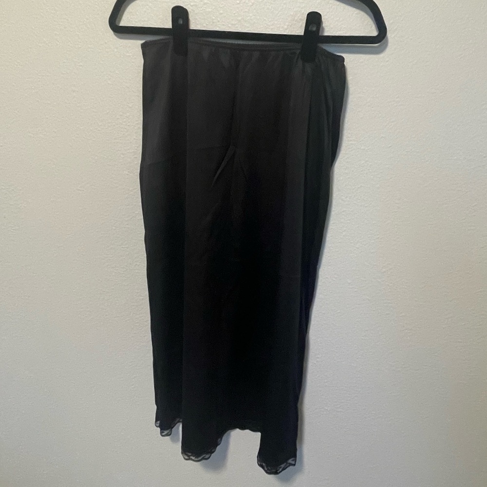 Warner’s Vintage black poly skirt slip